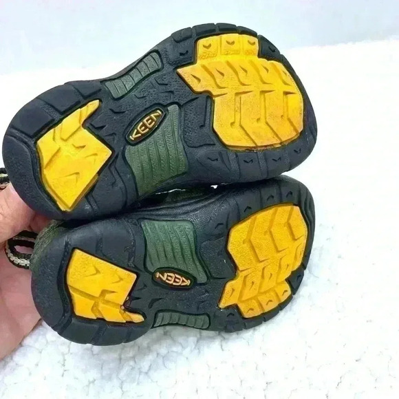 Keen Green Non Marking Closed Toe Velcro Sandal (24M) - Picture 10 of 12